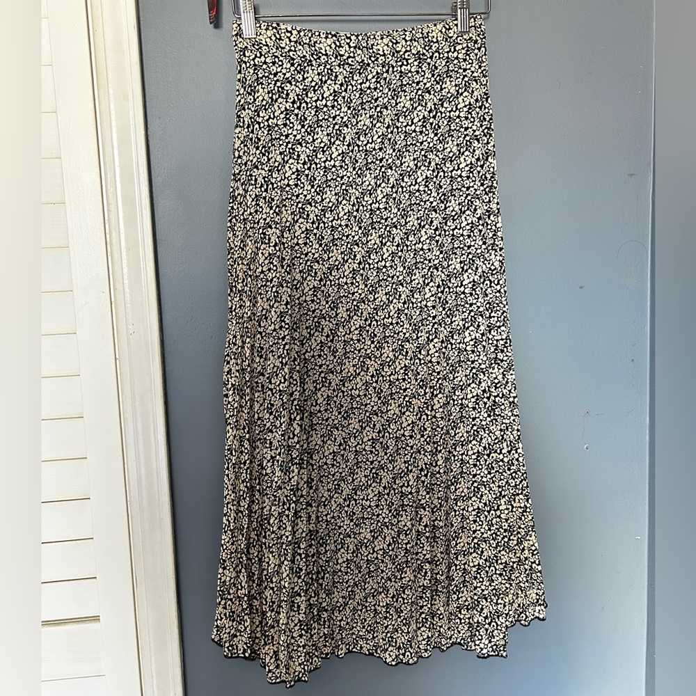 Pleated Floral Black and White Women's Skirt